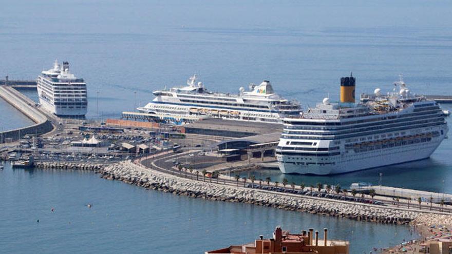 El Puerto prevé repetir el medio millón de cruceristas en 2018 gracias a los grandes barcos