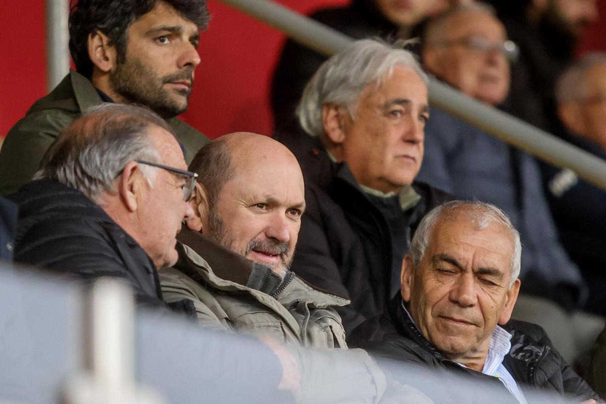 Rafael Louzán, presidente de la RFEF, siguió el partido desde el palco.