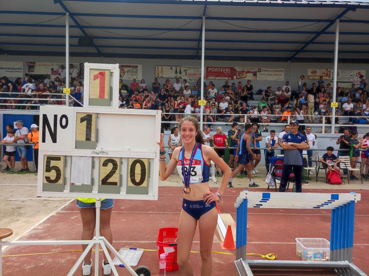 Olivia, en 2023, tras batir el récord sub 14.