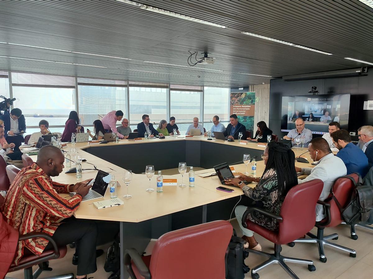 Reunión de representantes de los archipiélagos de la Macaronesia, así como de Ghana y Santo Tomé y Príncipe, en el marco del proyecto europeo Implacost.
