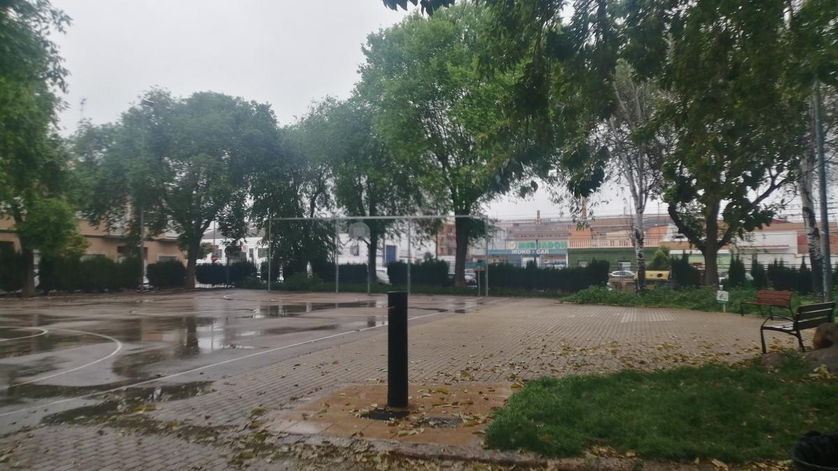 Pavimentat de zones verdes en la Plaça Emilio Ramon Llin.