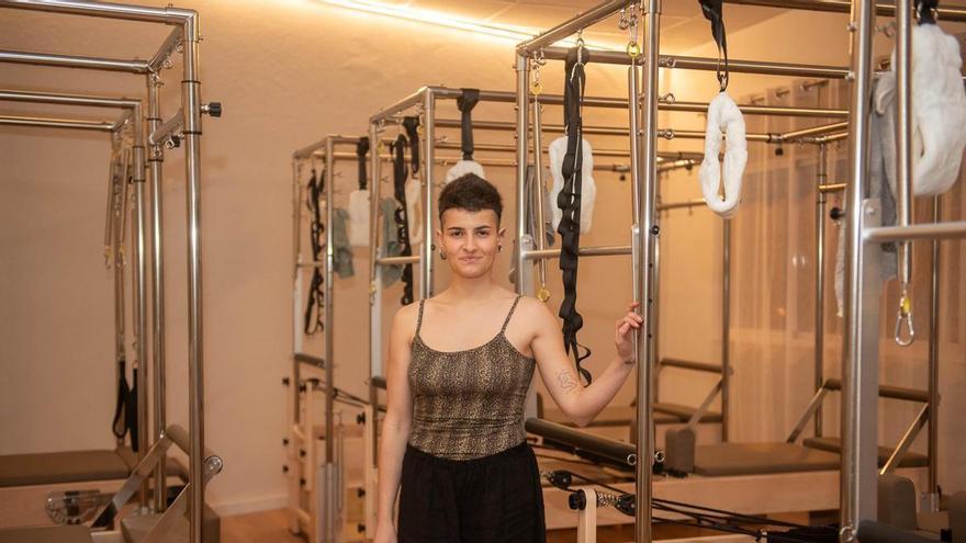 Una pontevedresa estrena el primer centro de yoga y pilates con máquinas en Arteixo: "A los 17 descubrí que esto era lo mío"