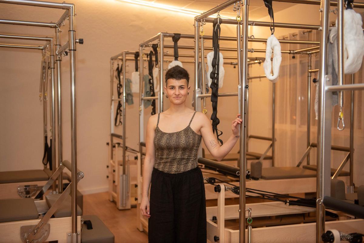 Nuria Iglesias en su nuevo centro de yoga y pilates de Arteixo.