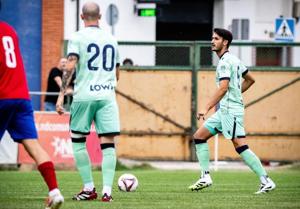 Unai Elgezabal durante el partido amistoso ante el CD Teruel