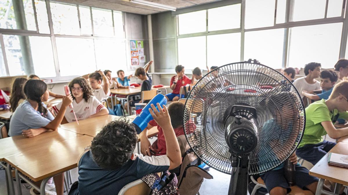 Educación promete climatizar los colegios de Extremadura ante el calor en las aulas