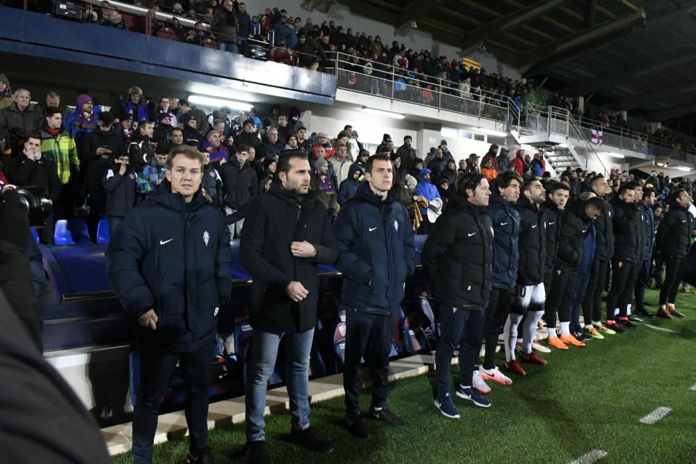 El partido entre el Huesca y el Sporting, en imágenes