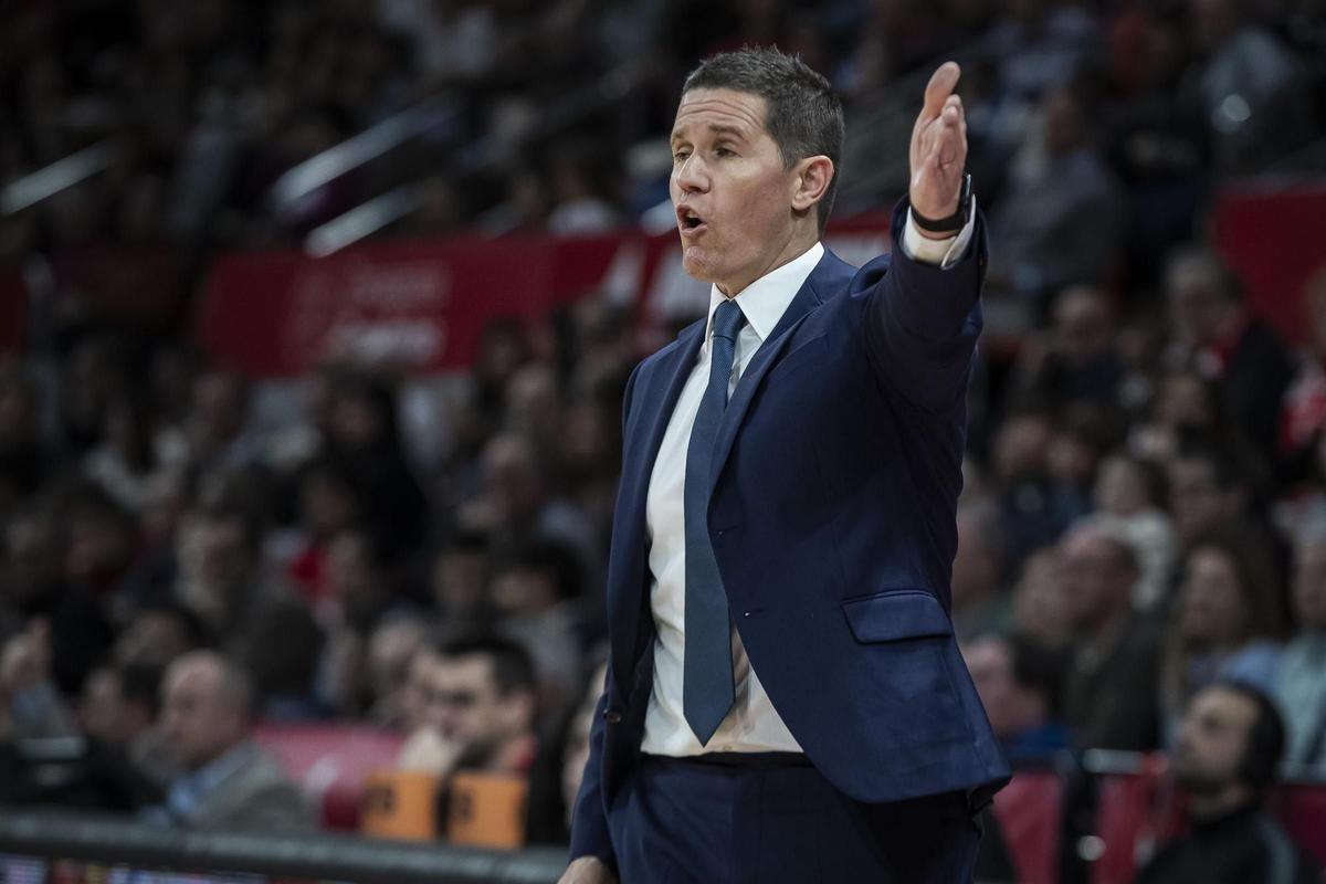 Jaka Lakovic da instrucciones a sus hombres en el último encuentro en Zaragoza.