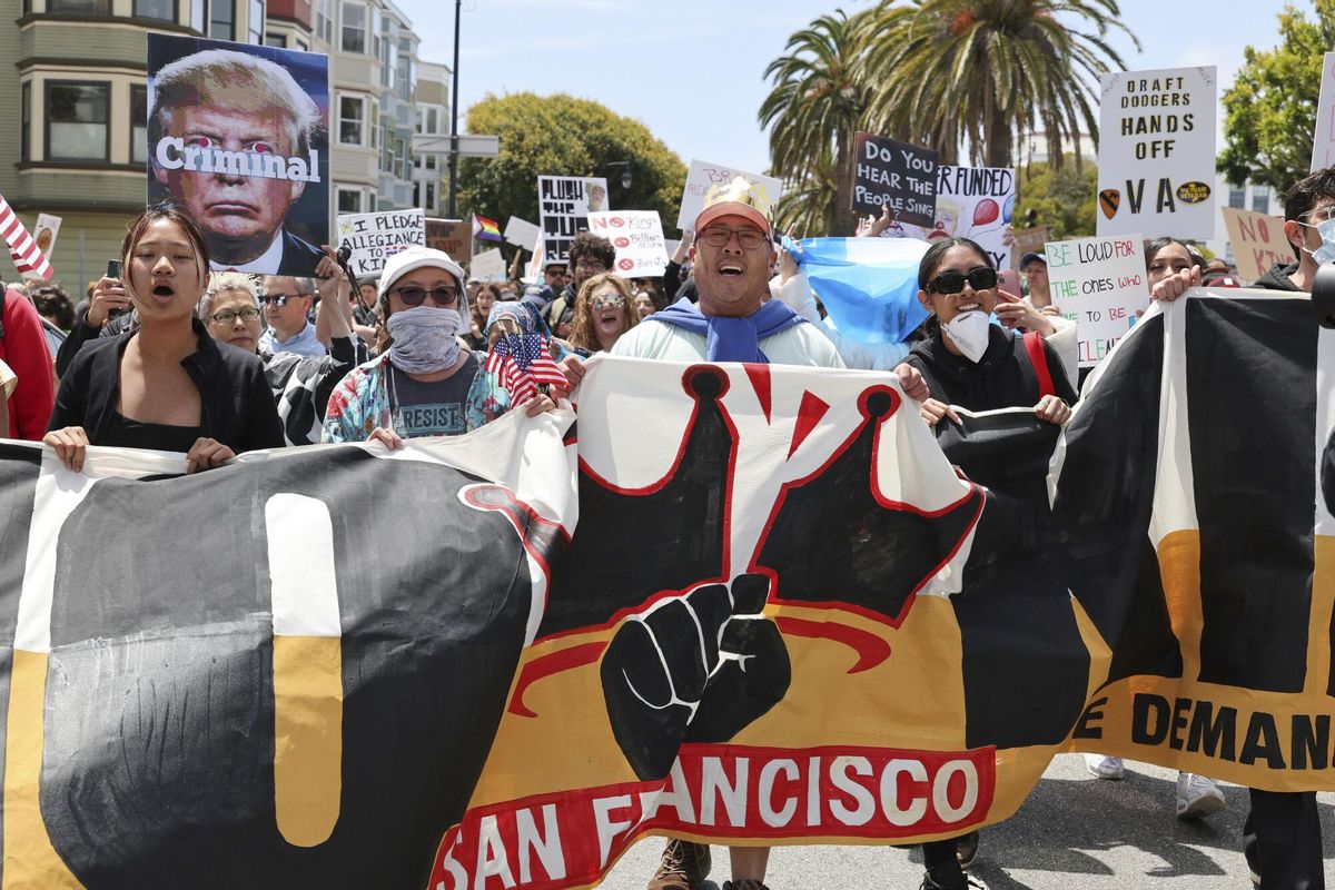 Demonstrators march Saturday, June 14, 2025, in San Francisco. (AP Photo/Benjamin Fanjoy) Associated Press / LaPresse Only italy and spain. EDITORIAL USE ONLY/ONLY ITALY AND SPAIN