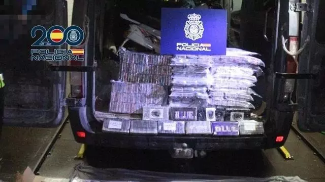 La Policía Nacional intervine más de 250 kilos de droga en una furgoneta en Chinales