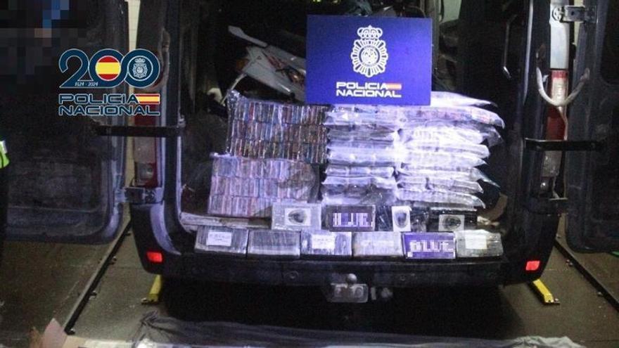 La Policía Nacional intervine más de 250 kilos de droga en una furgoneta en Chinales