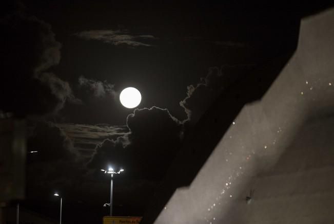 14/11/2016 FENÓMENOS ASTRONÓMICOS  super luna desde el auditorio de santa cruz de tenerife.JOSE LUIS GONZALEZ