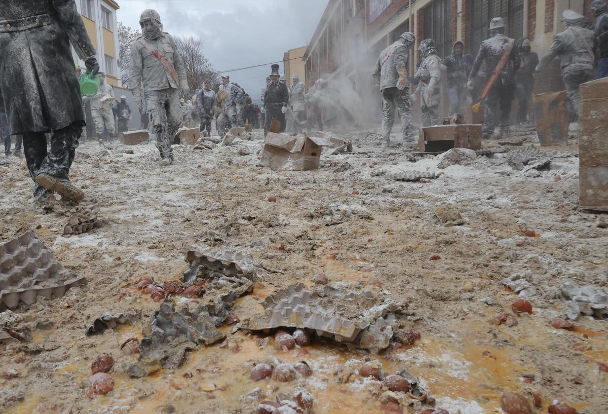 Els enfarinats toman Ibi Els enfarinats toman Ibi