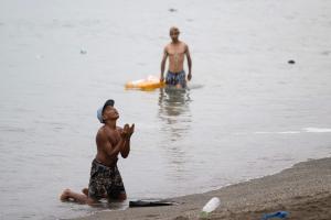 Familias rotas buscan desesperadamente a decenas de jóvenes y niños perdidos tras intentar cruzar la frontera hacia Ceuta