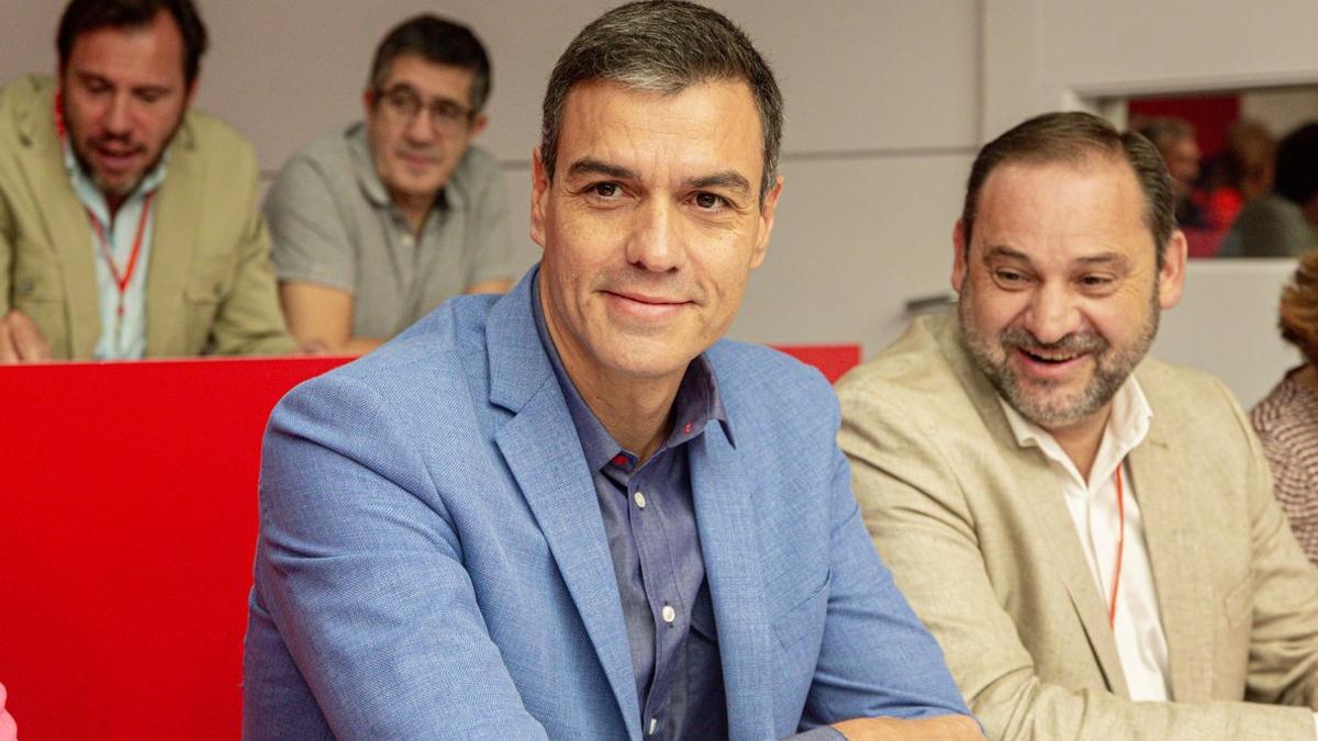 Pedro Sánchez y José Luis Ábalos, este sábado en la sede del PSOE.