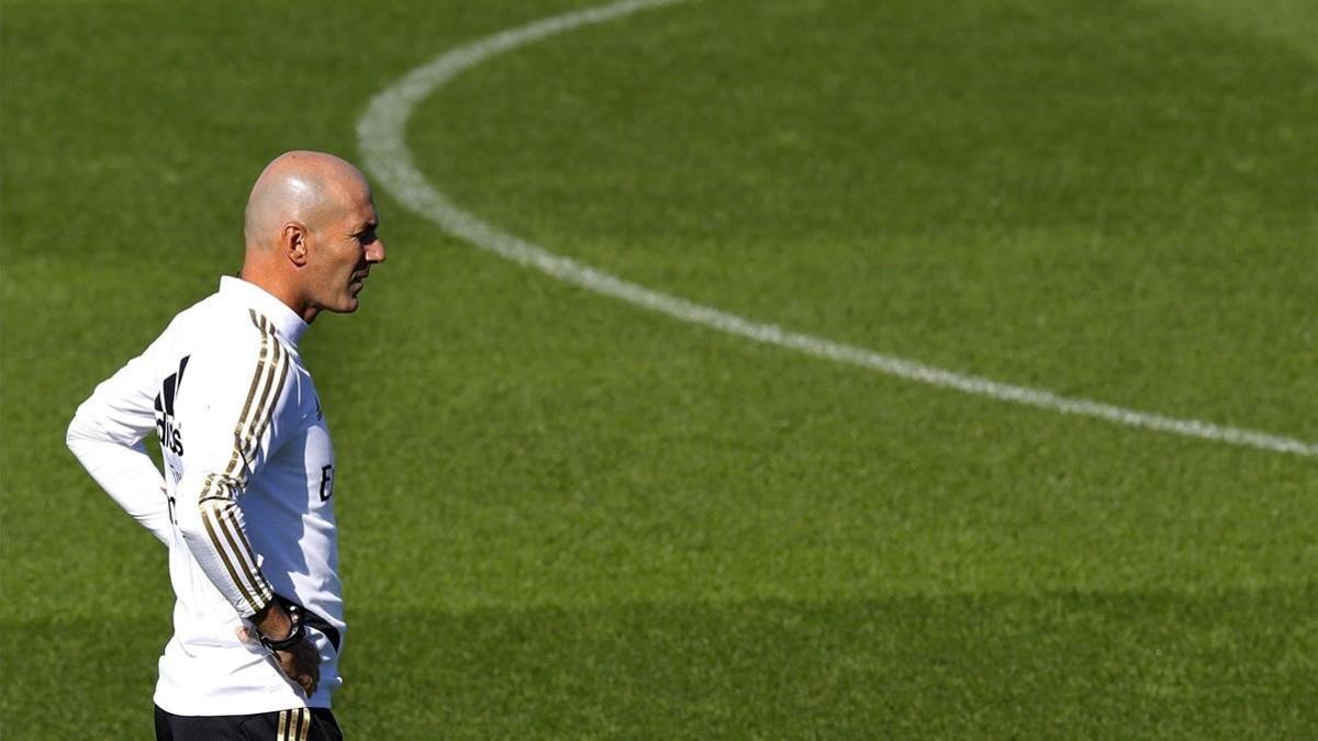 Zidane, en el entrenamiento de este martes en Valdebebas.