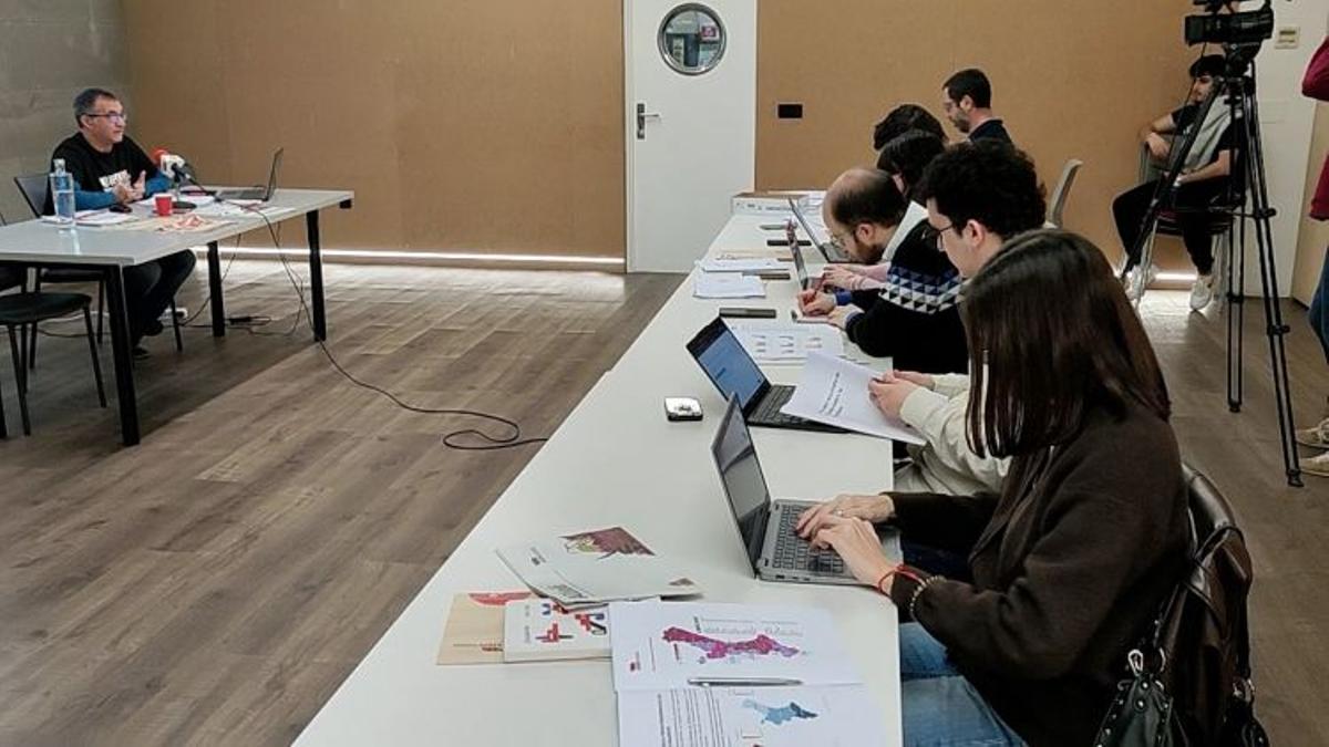 El portavoz del Stepv, Marc Candela, durante la presentación del informe sobre la consulta de la lengua base en la enseñanza.