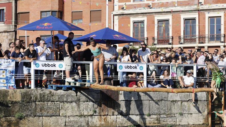La cucaña en Cimavilla, en imágenes
