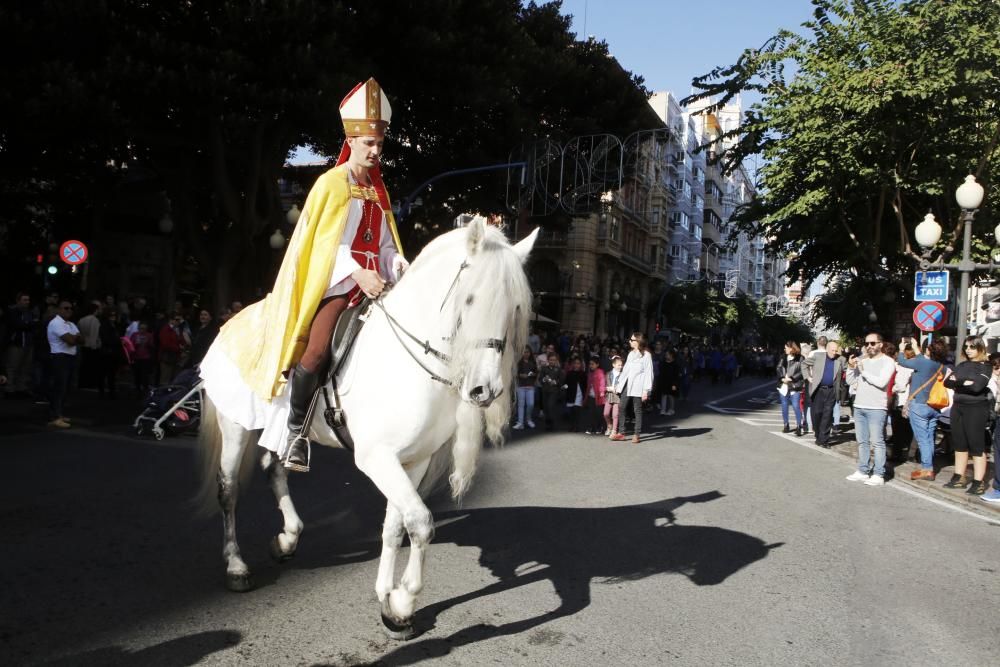 La Concatedral ha acogido hoy la solemne misa, presidida por el obispo Jesús Murgui, con motivo de San Nicolás, patrón de Alicante, según la organización.