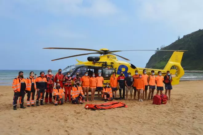 Así fue el simulacro de un rescate en la playa de Rodiles