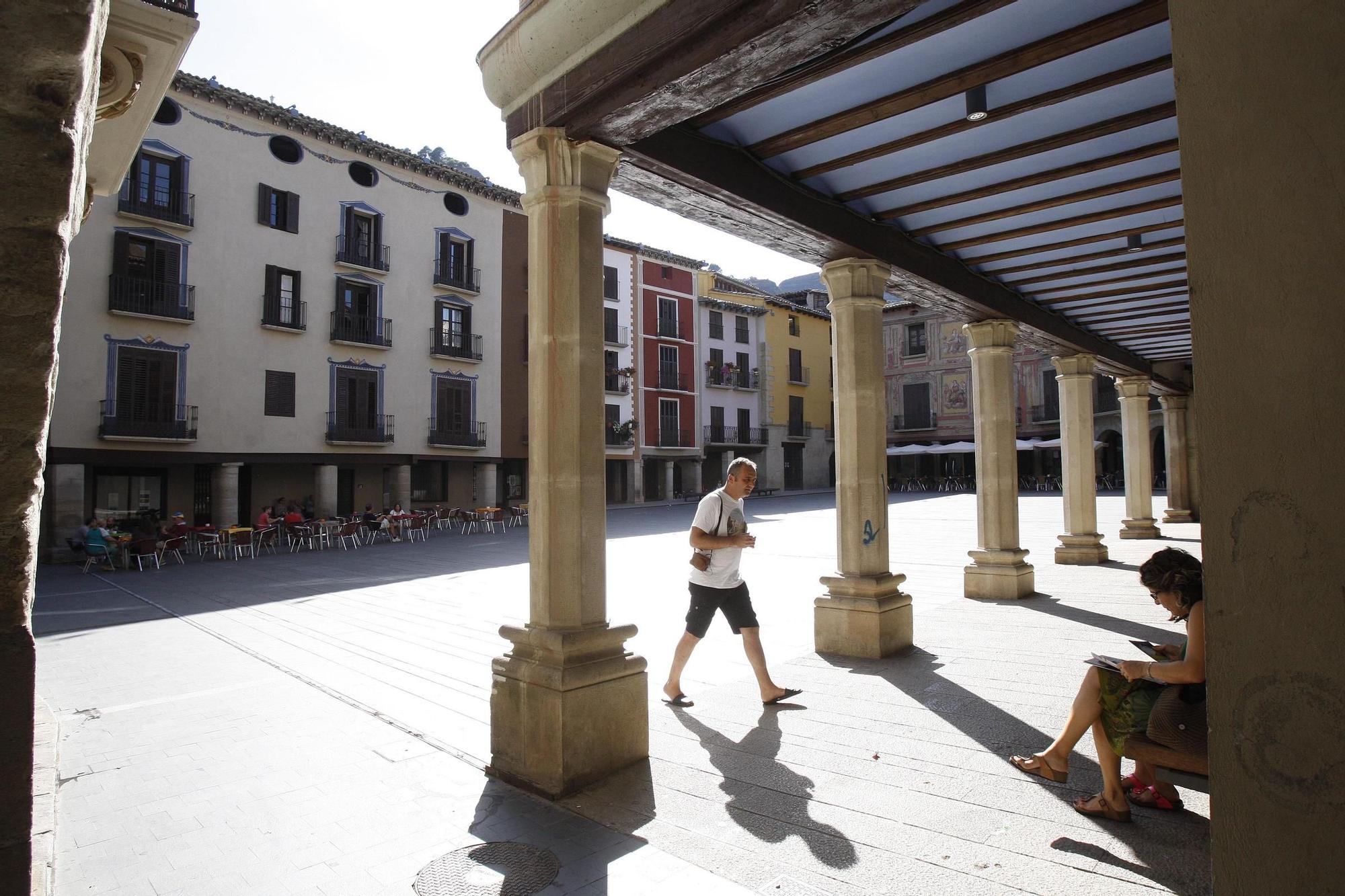 Plaza mayor de Graus es una de las plazas porticadas más bellas de Aragón.