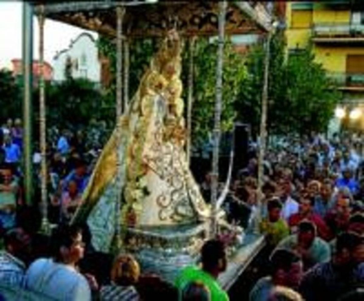 Veneració La Verge del Rocío, ahir a Cerdanyola. Veneració La Verge del Rocío, ahir a Cerdanyola.