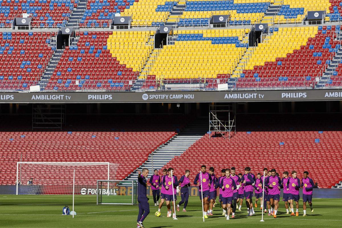 Així és el renovat Spotify Camp Nou, durant el primer entrenament de l'equip blaugrana Així és el renovat Spotify Camp Nou, durant el primer entrenament de l'equip blaugrana