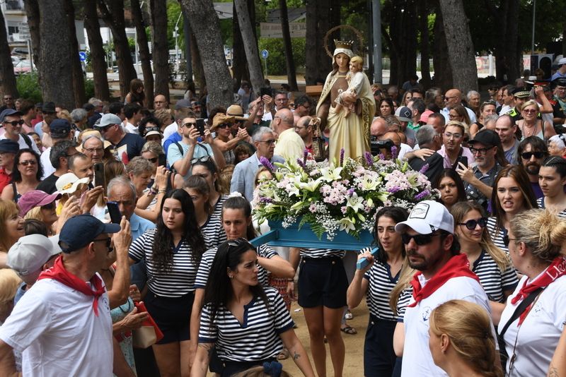 Les dones protagonitzen la processó del Carme de Llançà