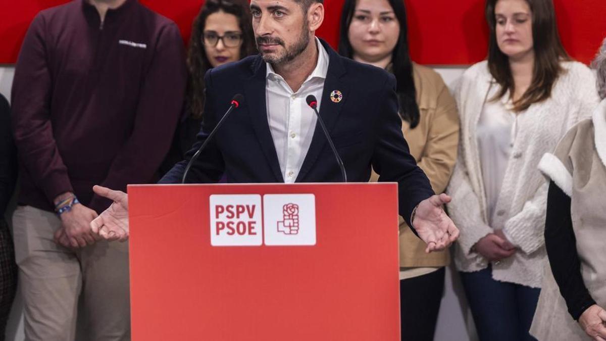 Bielsa, el lunes, al registrar su candidatura a liderar el PSPV en la sede del partido.