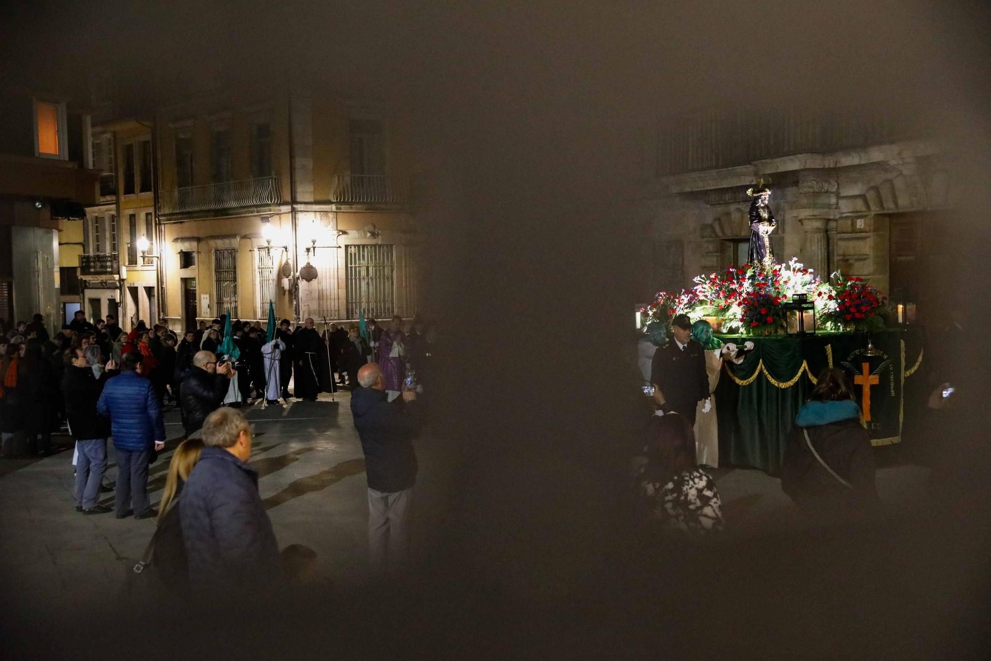 EN IMÁGENES: Avilés se llena en honor a Jesús de Medinacelli: así ha sido la procesión del Lunes Santo