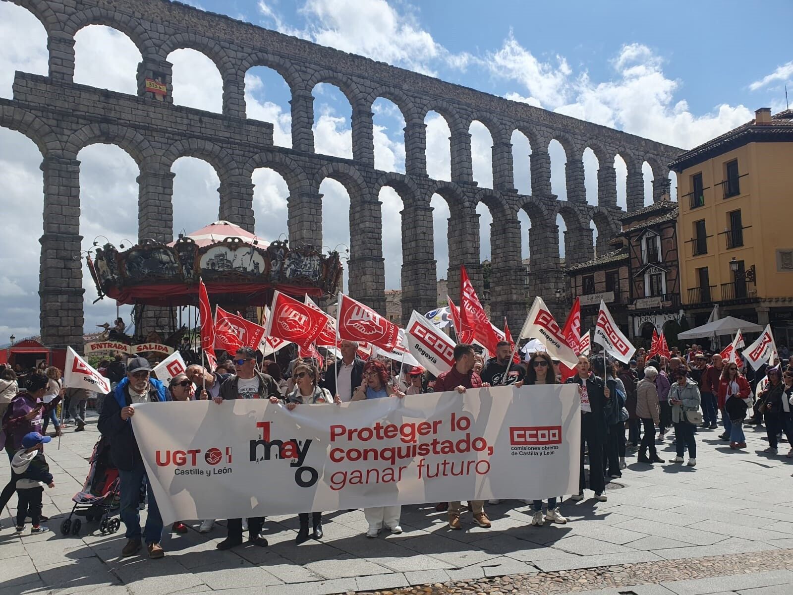 01/05/2025 Imagen de la manifestación en Segovia por el 1 de Mayo. Los manifestantes de León guardan un minuto de silencio por los cinco mineros fallecidos en Cerredo (Asturias) SOCIEDAD ESPAÑA EUROPA CASTILLA Y LEÓN AUTONOMÍAS