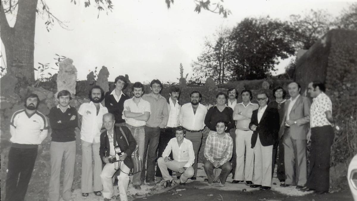 AGUSTÍN ARIAS, JOSÉ ANDRÉS HERNÁNDEZ, CARMELO NEGRÍN, SECUNDINO, ERNESTO SALCEDO, ANTONIO MIRALLES Y JOSÉ MÉNDEZ, ENTRE OTROS COMPAÑEROS.