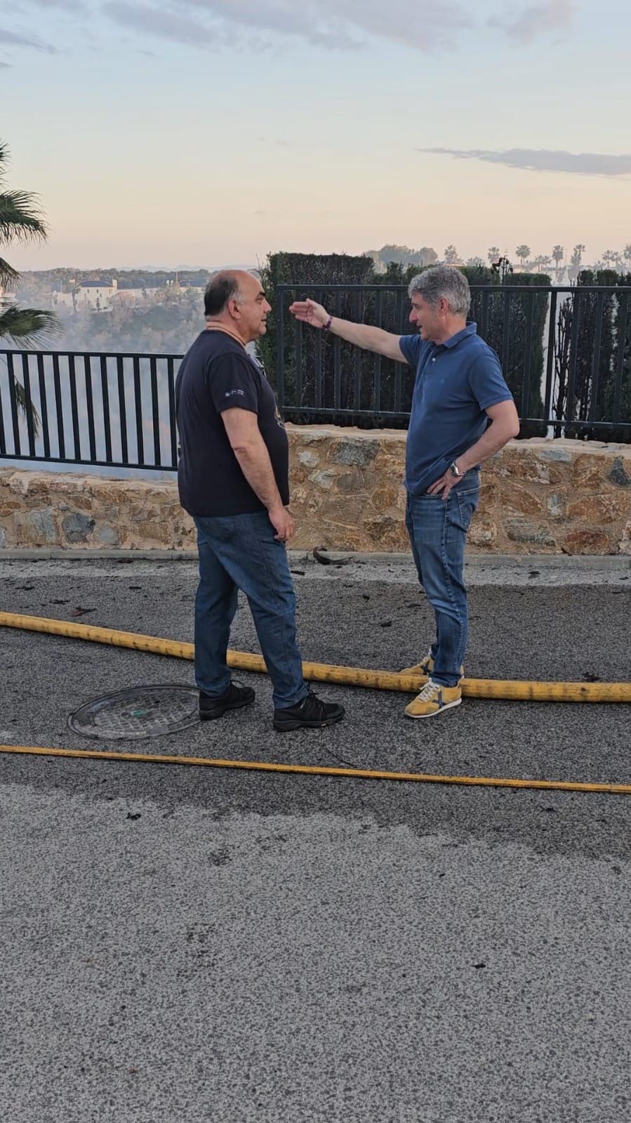 Las llamas del incendio en Orihuela Costa