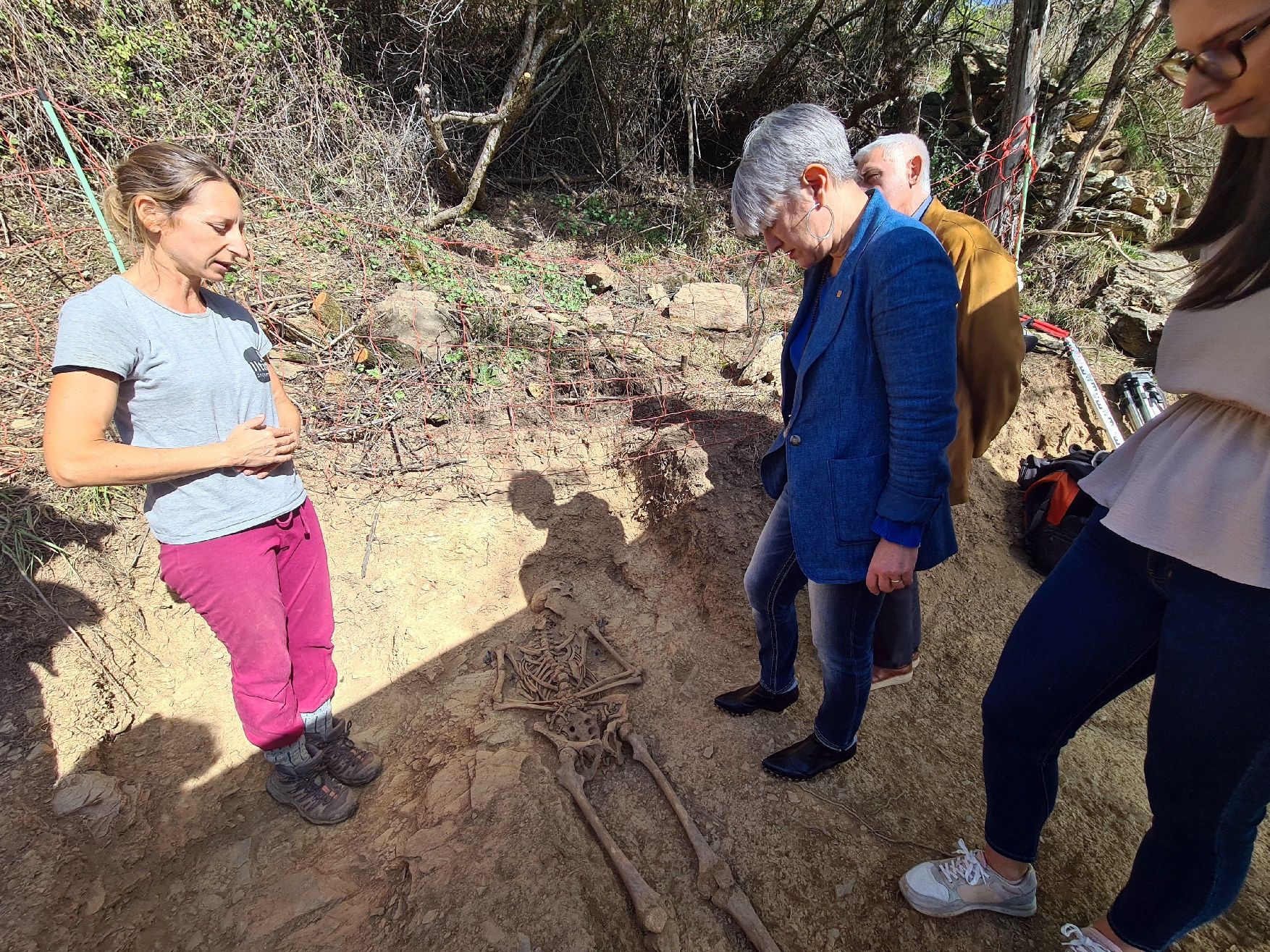 La consellera de Justícia, Lourdes Ciuró, visita la fossa de Canturri, al municipi de Montferrer i Castellbò