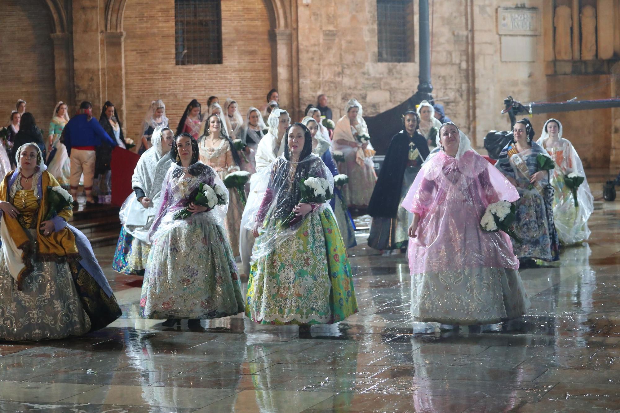 Búscate en el primer día de ofrenda por la calle de la Paz (entre las 20:00 a las 21:00 horas)