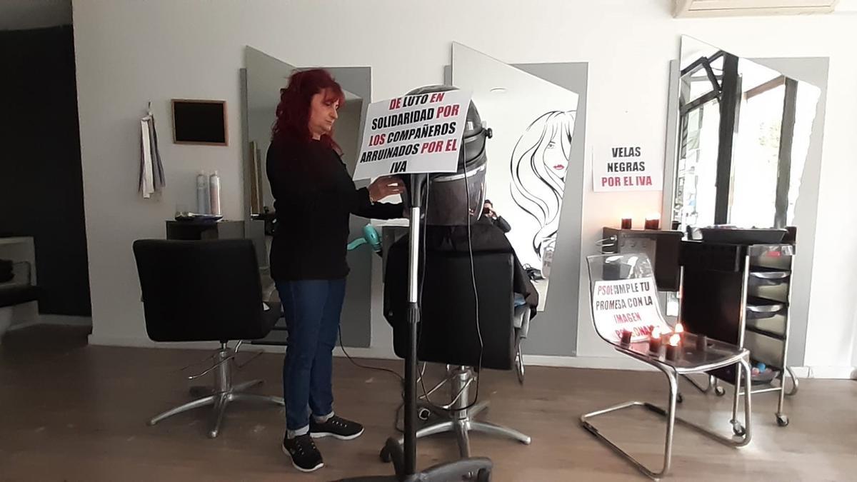 Protesta en una peluquería de Valencia