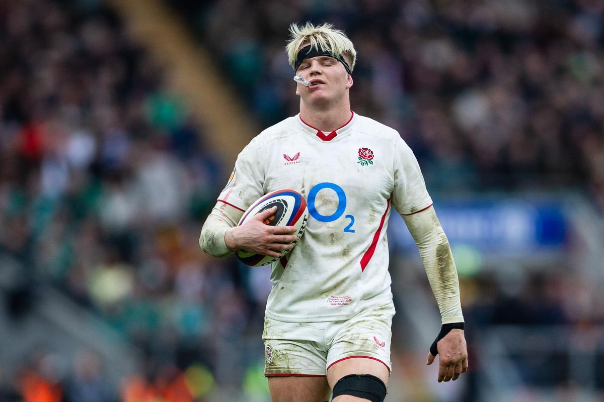 El inglés Henry Pollock se lamenta a la conclusión del partido entre los ingleses y los irlandeses en el Seis Naciones.