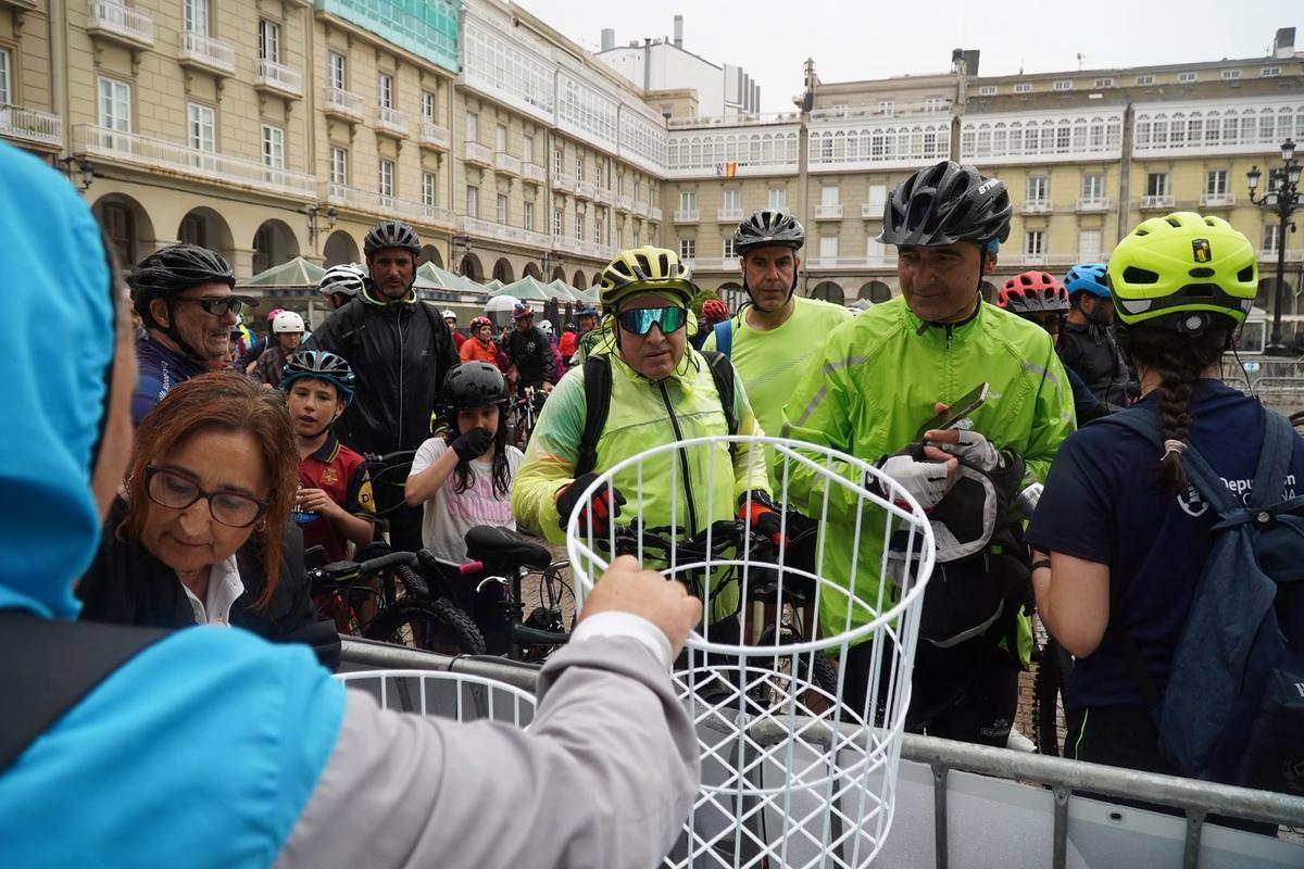 Día de la Bicicleta en A Coruña pasado por agua Día de la Bicicleta en A Coruña pasado por agua