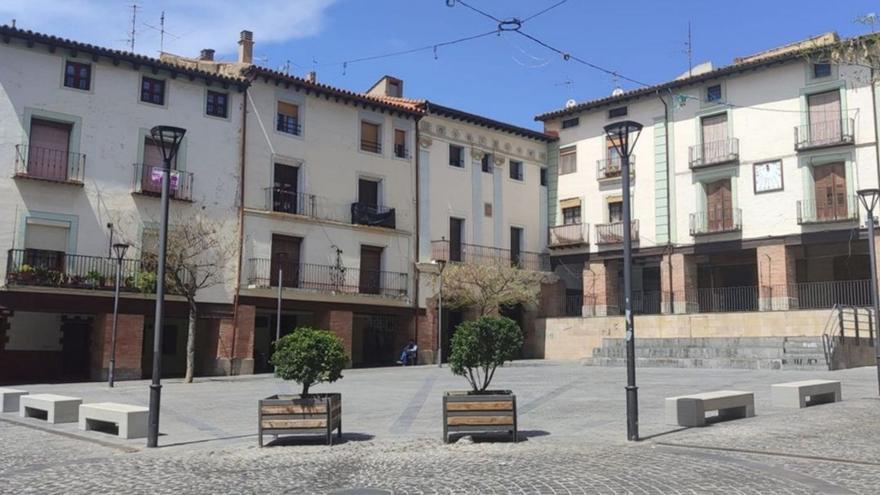 La plaza España de Ejea de los Caballeros gana en confort y orden