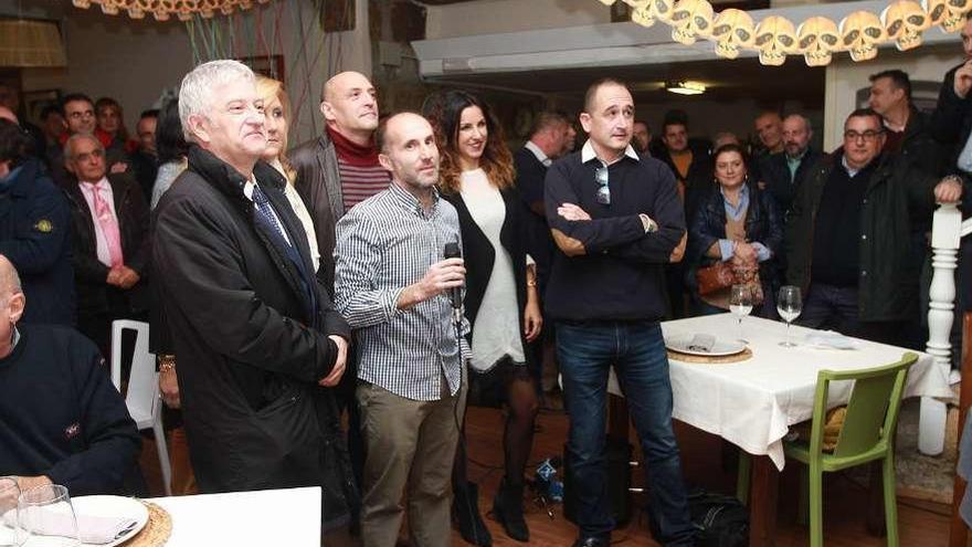 Pérez Jácome, con micrófono en mano, durante la presentación como candidato a la Alcaldía. // Iñaki Osorio