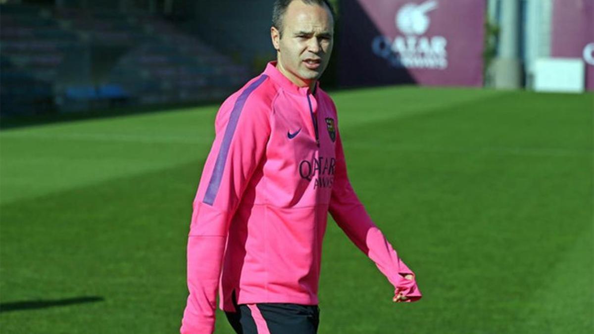 Iniesta volvió a entrenar con el grupo