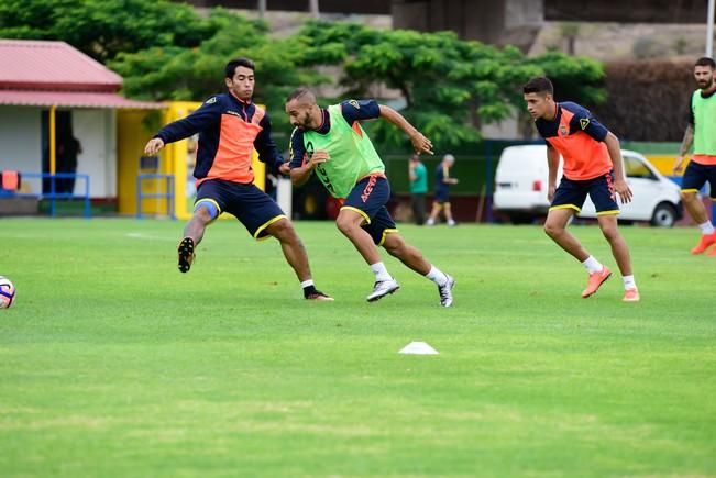 .Entrenamiento de la UD Las Palmas en Barranco ...