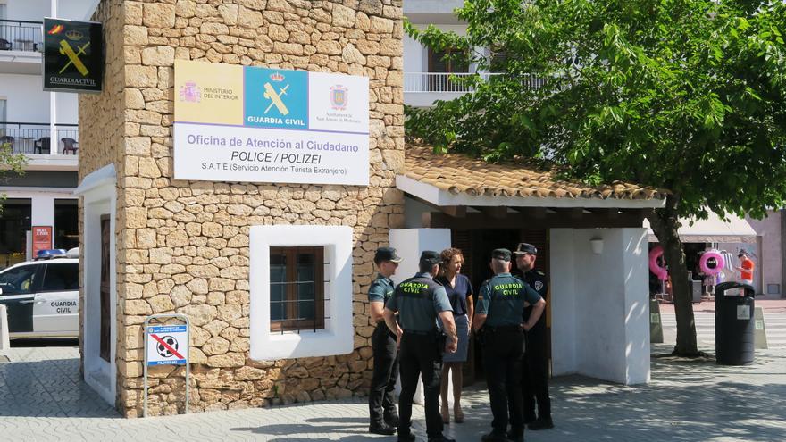 Sant Antoni abre la oficina de Servicio de Atención al Turista Extranjero de la Guardia Civil