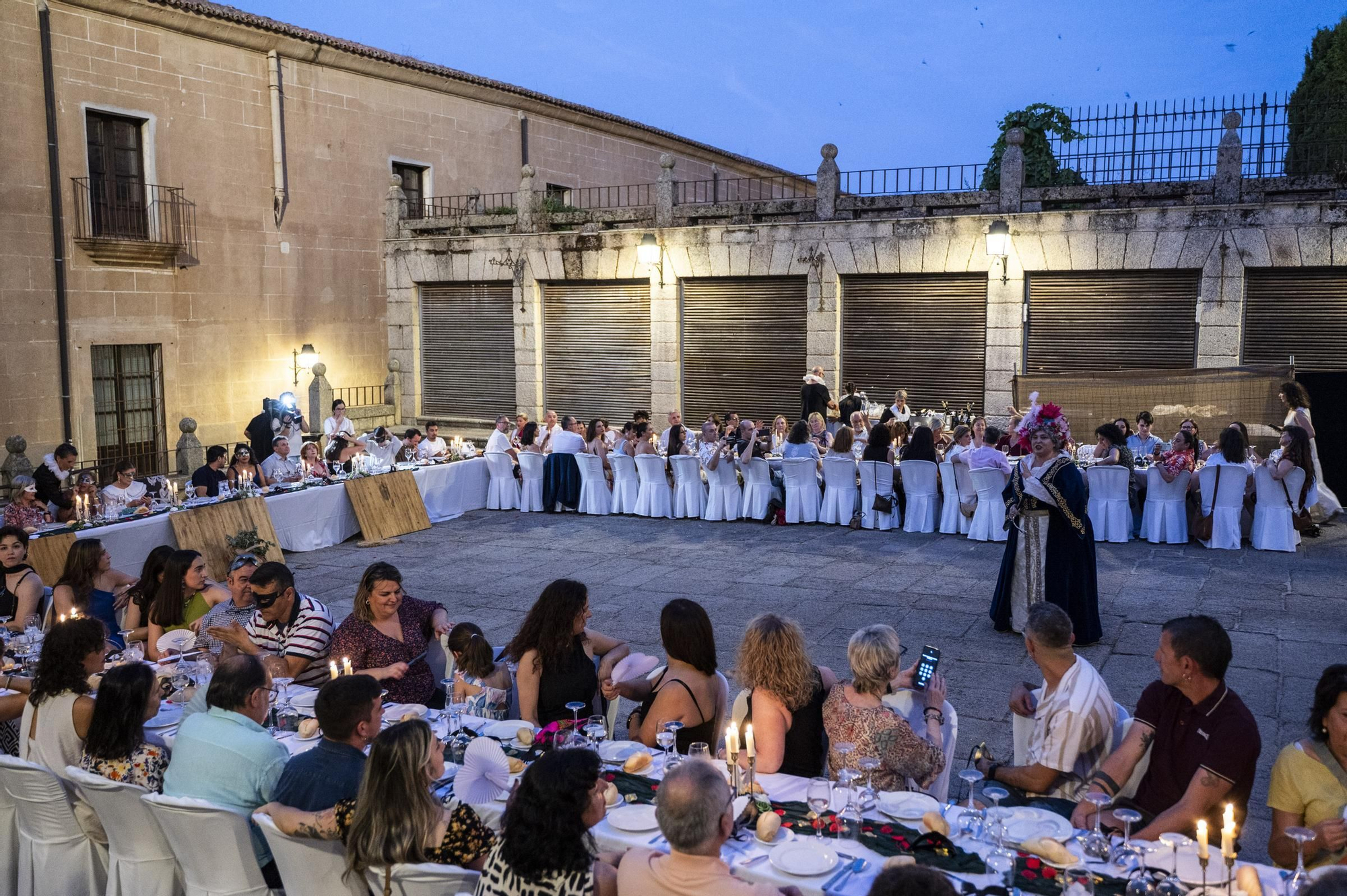 Fotogalería | El Festival de Teatro Clásico de Cáceres se despide con una baile de máscaras