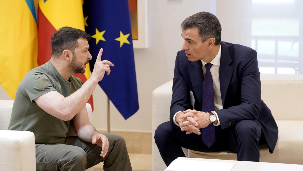 Pedro Sánchez recibe a Volodímir Zelenski en la Moncloa