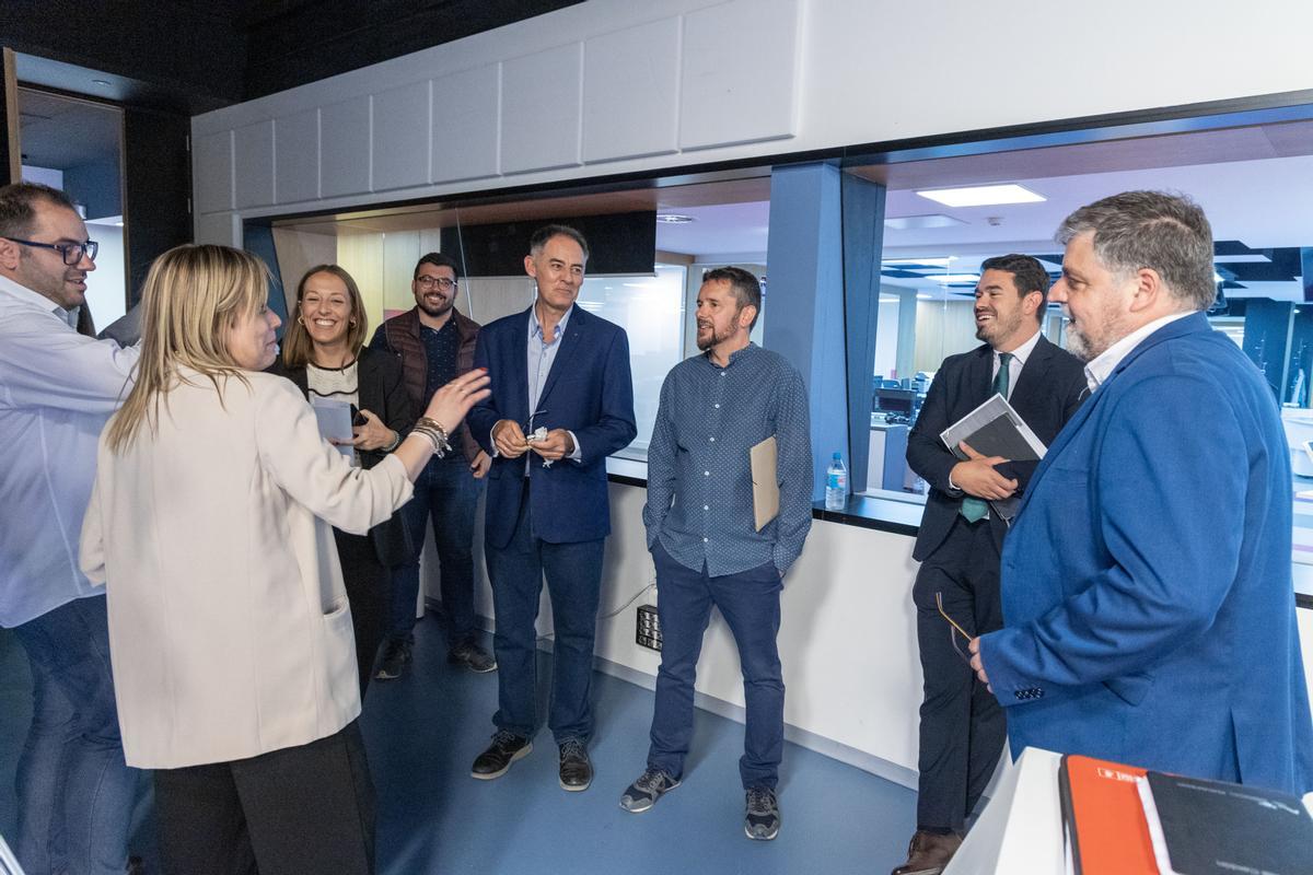 Los momentos previos al debate electoral en Información TV.