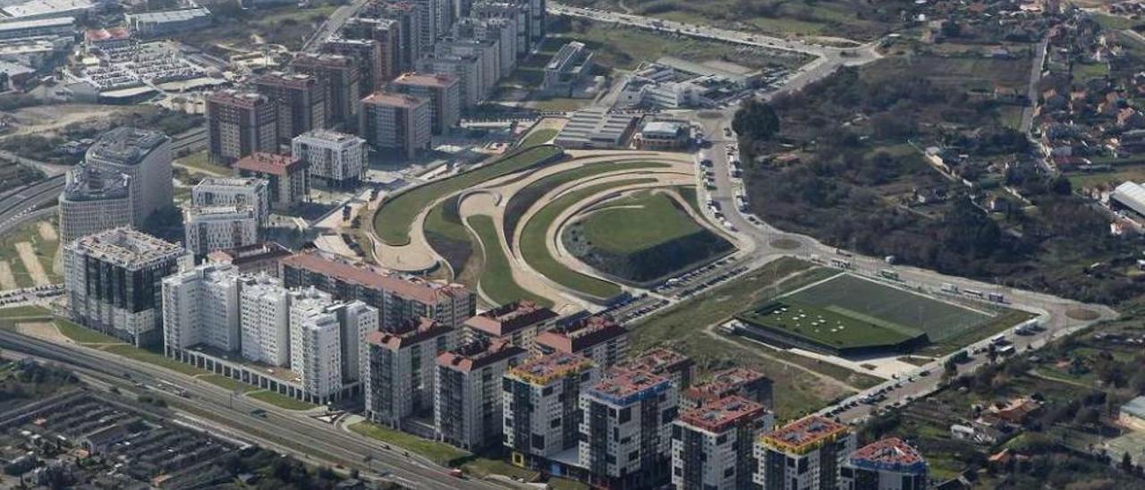 Vista del polígono residencial de Navia, donde se proyectan 1.500 viviendas más. // Ricardo Grobas