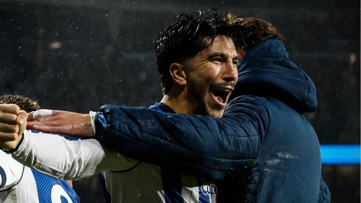 CARLOS SOLER CELEBRA UN GOL CON LA REAL SOCIEDAD