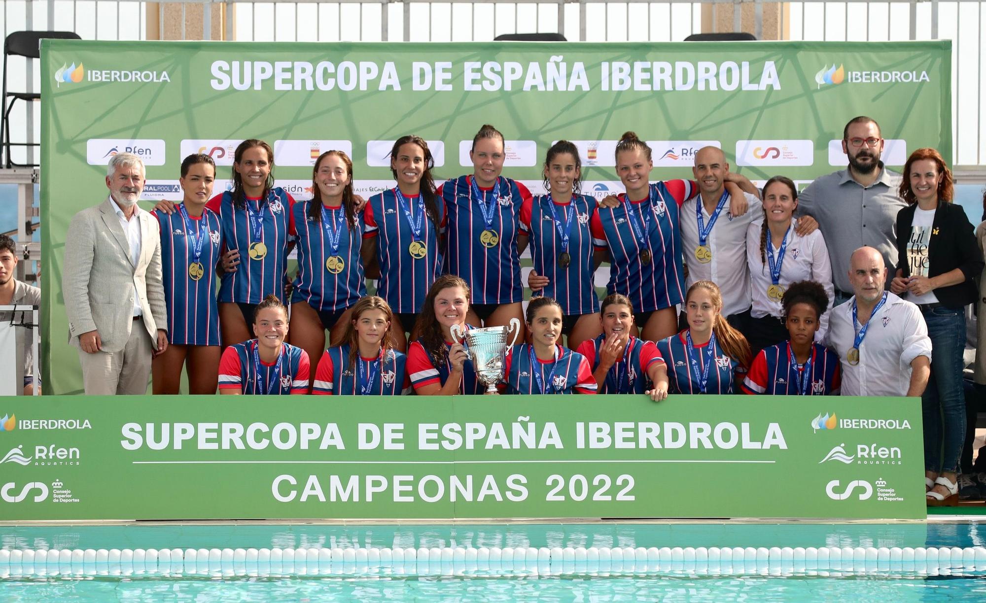 Las jugadoras del Assolim CN Mataró después de proclamarse supercampeonas de España