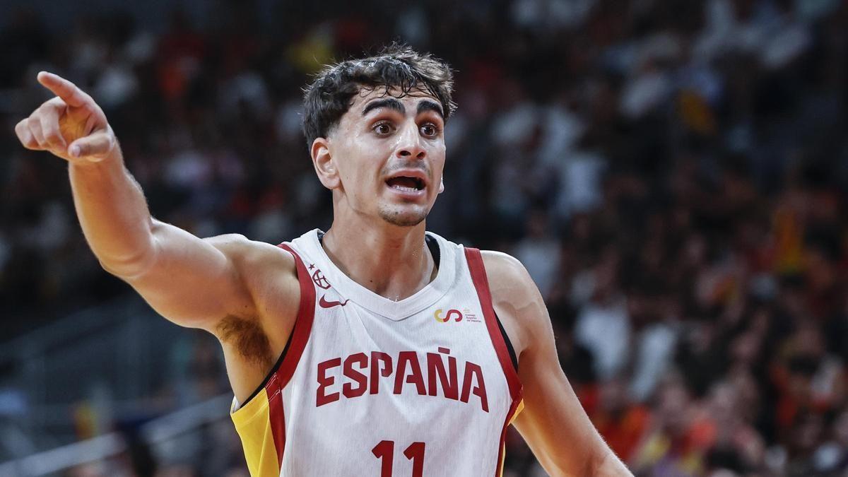 El taronja Álvaro Cárdenas, en el partido de su debut internacional contra Alemania.