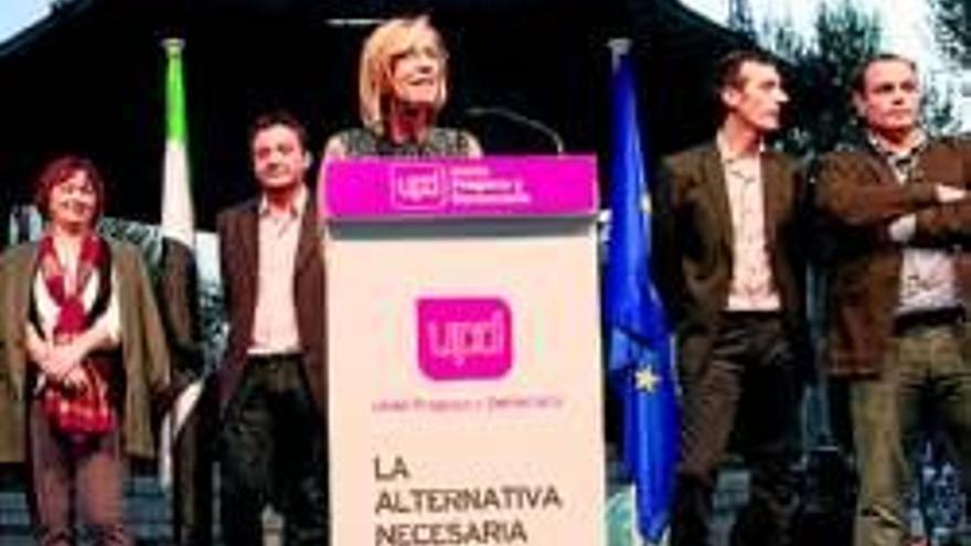 Rosa Díez presenta en Badajoz a los candidatos de UPyD en Extremadura